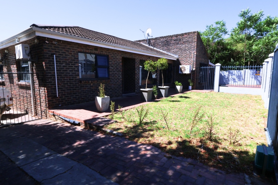 3 Bedroom Property for Sale in Uitsig Western Cape